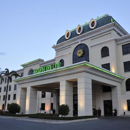 เพียร์มอนต์ มนดัวร์ แอท เอ็มเพอเรอร์ พาเลซ โยฮันเนสเบิร์ก Hotel เคมป์ตัน พาร์ค ภายนอก รูปภาพ