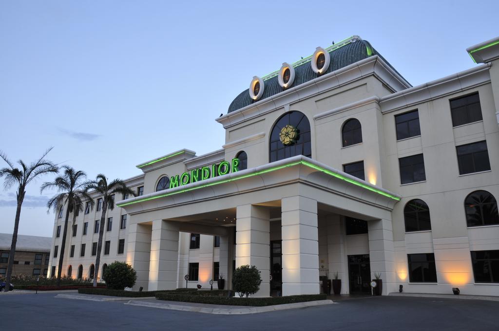 เพียร์มอนต์ มนดัวร์ แอท เอ็มเพอเรอร์ พาเลซ โยฮันเนสเบิร์ก Hotel เคมป์ตัน พาร์ค ภายนอก รูปภาพ
