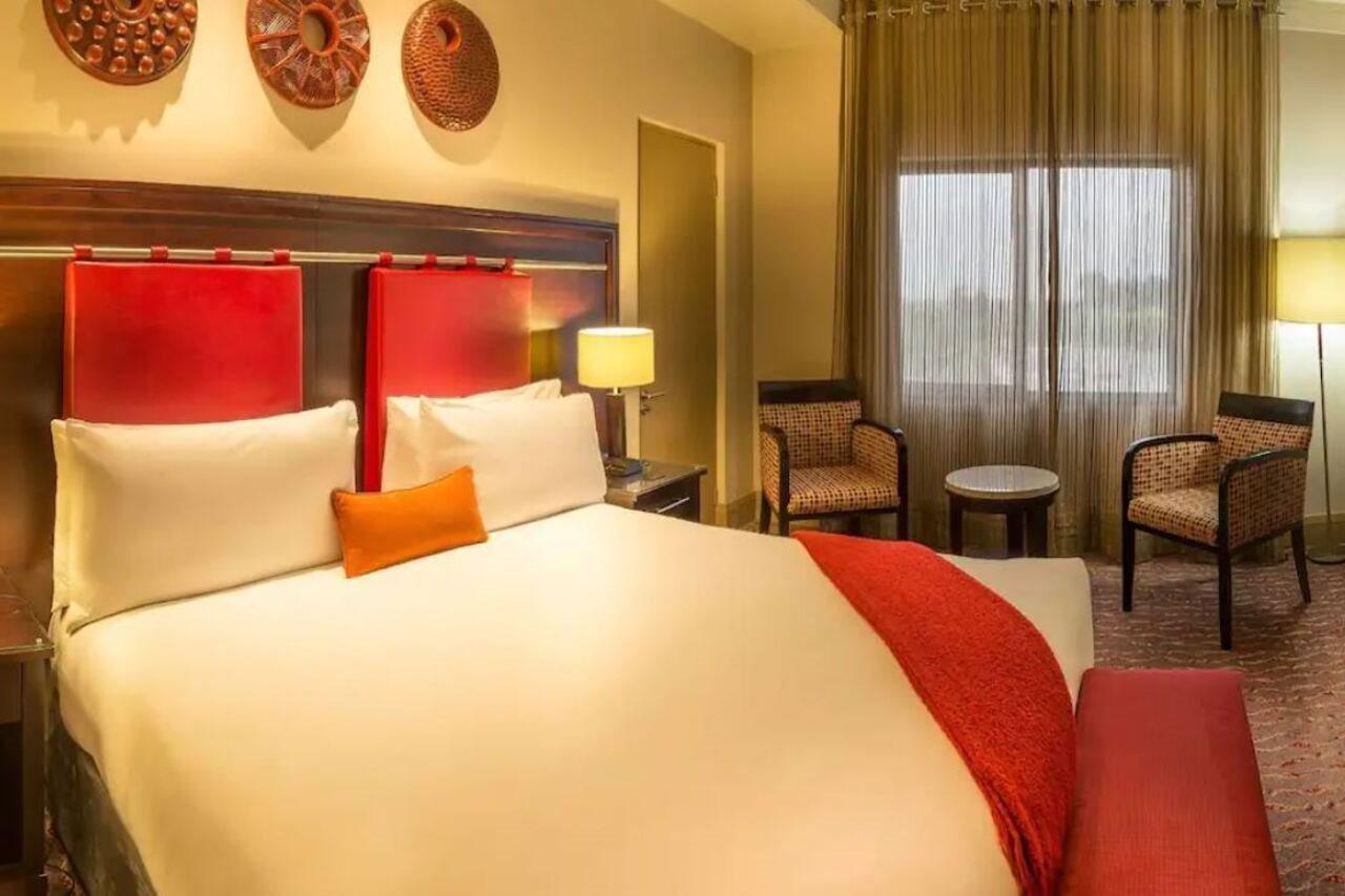 เพียร์มอนต์ มนดัวร์ แอท เอ็มเพอเรอร์ พาเลซ โยฮันเนสเบิร์ก Hotel เคมป์ตัน พาร์ค ภายนอก รูปภาพ