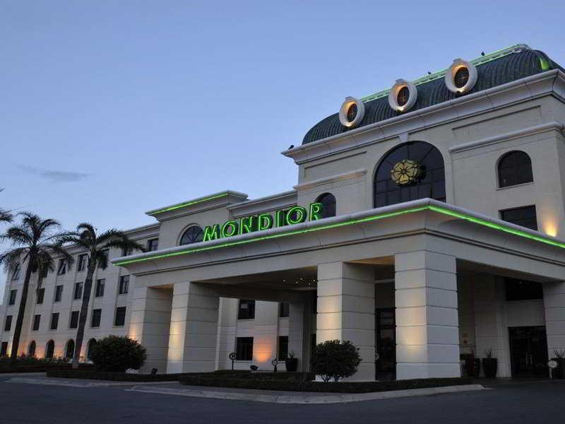 เพียร์มอนต์ มนดัวร์ แอท เอ็มเพอเรอร์ พาเลซ โยฮันเนสเบิร์ก Hotel เคมป์ตัน พาร์ค ภายนอก รูปภาพ