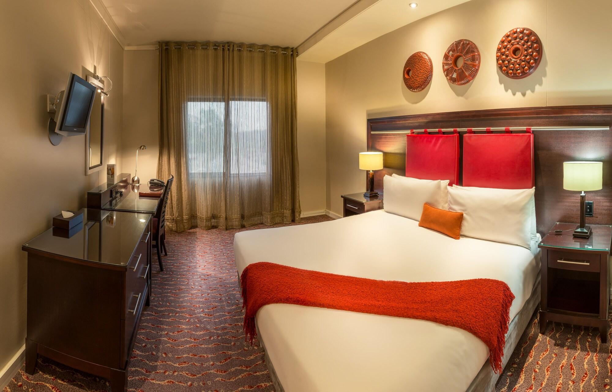 เพียร์มอนต์ มนดัวร์ แอท เอ็มเพอเรอร์ พาเลซ โยฮันเนสเบิร์ก Hotel เคมป์ตัน พาร์ค ภายนอก รูปภาพ