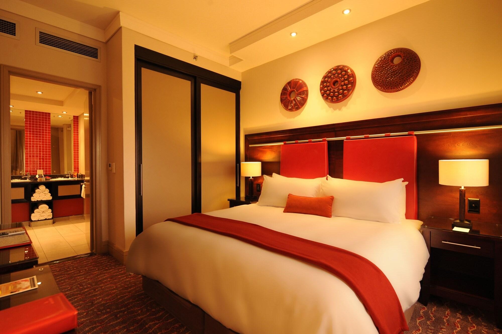 เพียร์มอนต์ มนดัวร์ แอท เอ็มเพอเรอร์ พาเลซ โยฮันเนสเบิร์ก Hotel เคมป์ตัน พาร์ค ภายนอก รูปภาพ