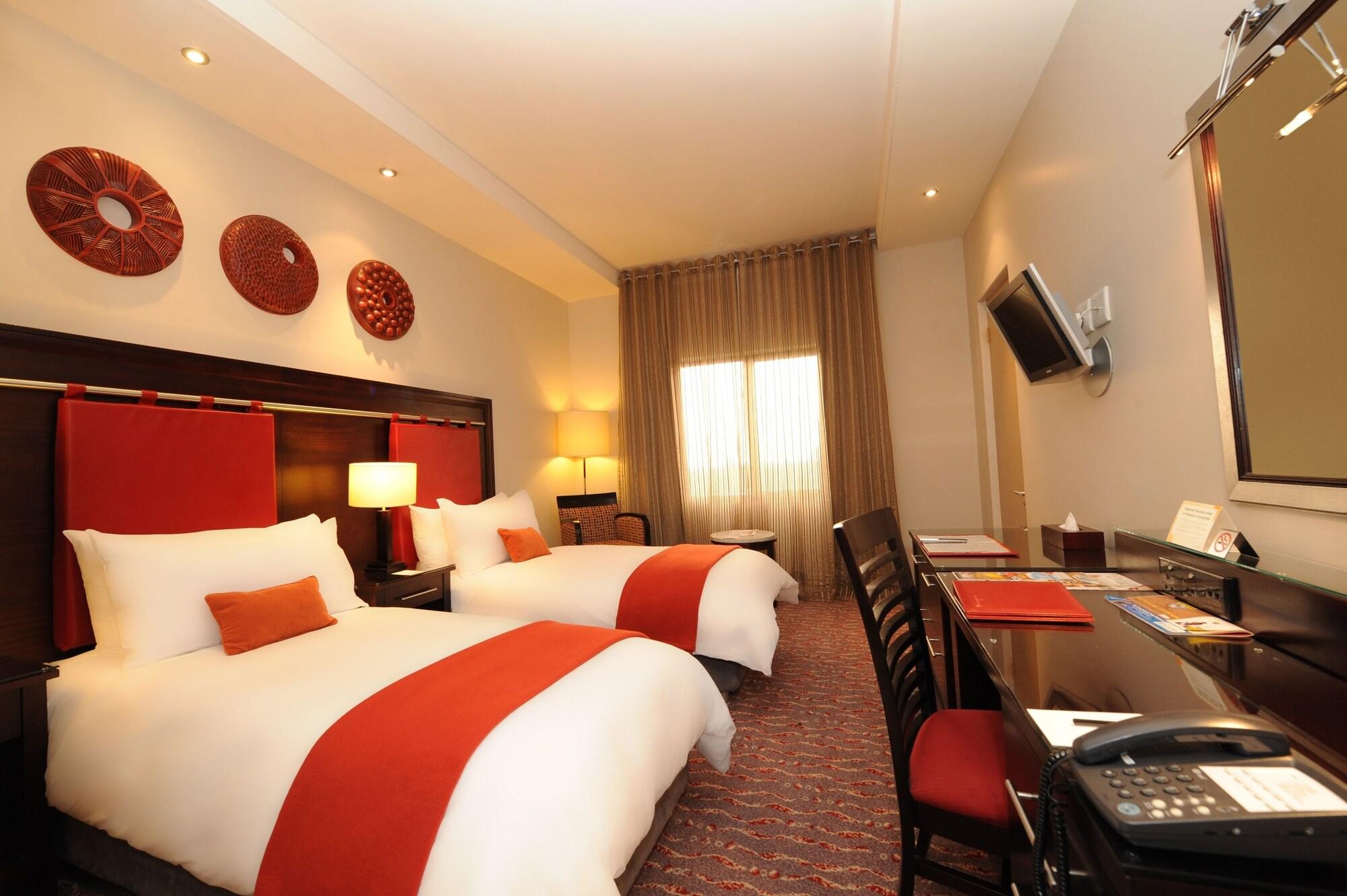เพียร์มอนต์ มนดัวร์ แอท เอ็มเพอเรอร์ พาเลซ โยฮันเนสเบิร์ก Hotel เคมป์ตัน พาร์ค ภายนอก รูปภาพ