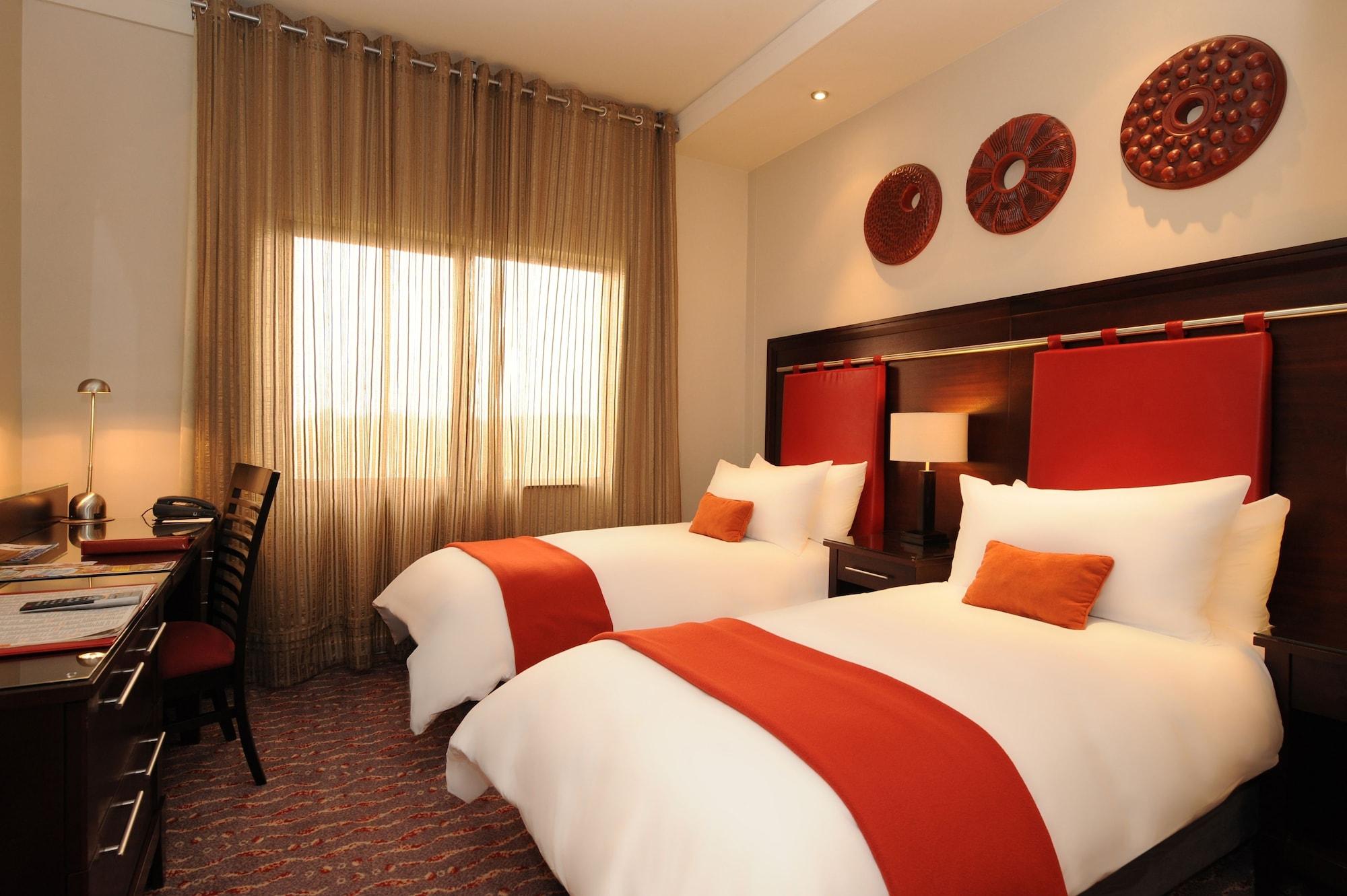 เพียร์มอนต์ มนดัวร์ แอท เอ็มเพอเรอร์ พาเลซ โยฮันเนสเบิร์ก Hotel เคมป์ตัน พาร์ค ภายนอก รูปภาพ
