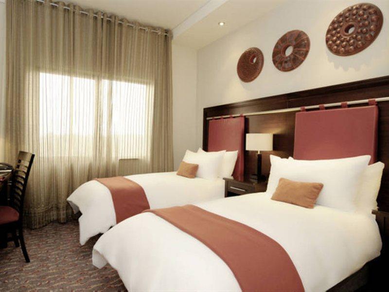 เพียร์มอนต์ มนดัวร์ แอท เอ็มเพอเรอร์ พาเลซ โยฮันเนสเบิร์ก Hotel เคมป์ตัน พาร์ค ภายนอก รูปภาพ